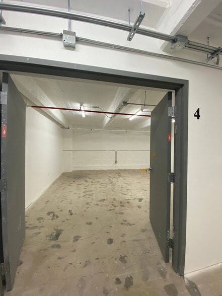 More Photos Of 901 E 31st St, Los Angeles Manufacturing For Lease