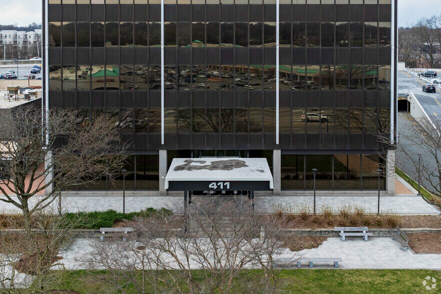 More Photos Of 411 Hackensack Ave, Hackensack Office For Lease