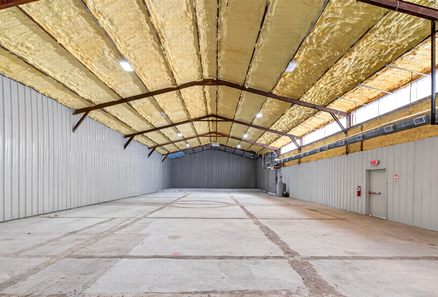 More Photos Of 703 Buschong St, Houston Manufacturing For Lease