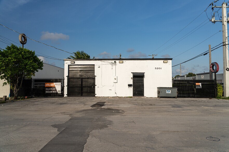 More Photos Of 5201 NW 36th Ave, Hialeah Light Manufacturing For Lease