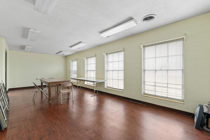 More Photos Of 3411 Covington Pike, Memphis Religious Facility For Sale