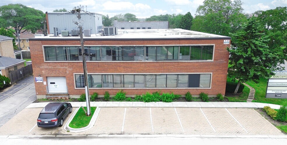 More Photos Of 7300 N Cicero Ave, Lincolnwood Loft Creative Space For Sale