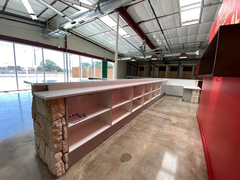 More Photos Of 443 Bastrop Hwy, Austin Flex For Lease