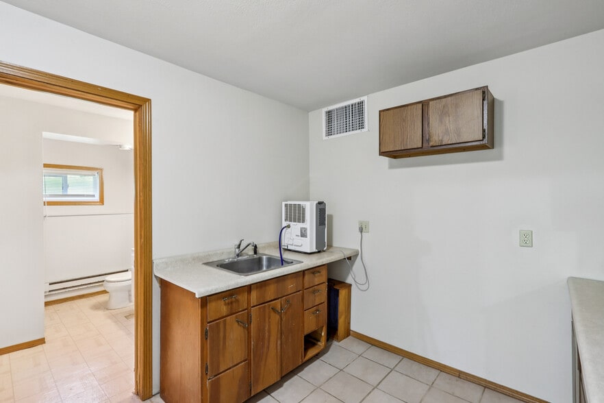 More Photos Of W9231 Bobolink Rd, Reeseville Warehouse For Sale