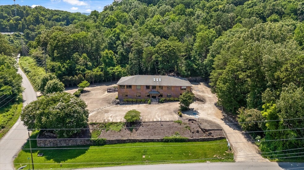 More Photos Of 901 Mountain Creek Rd, Chattanooga Office For Lease