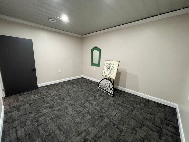 More Photos Of 1655 Plett Rd, Cadillac Office Residential For Lease