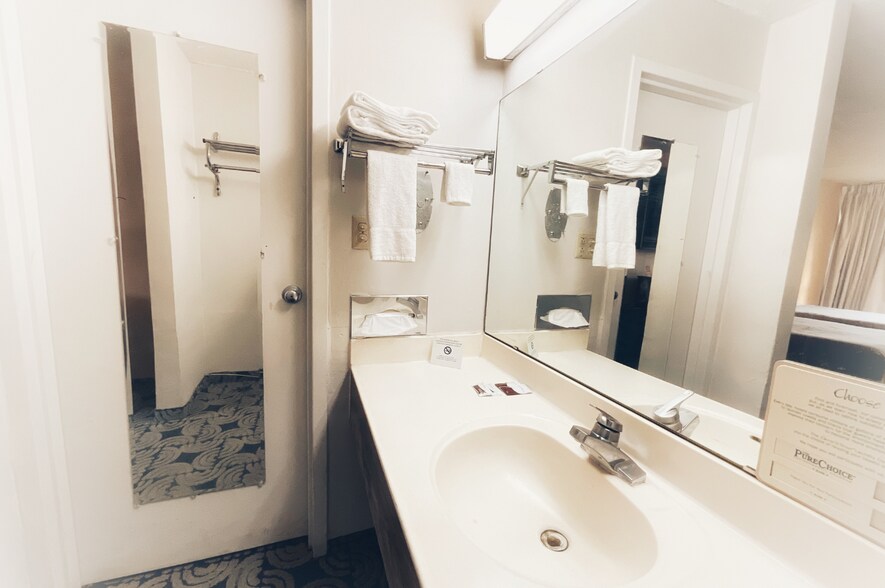 More Photos Of 1365 W Grant Rd, Tucson Hotel For Sale