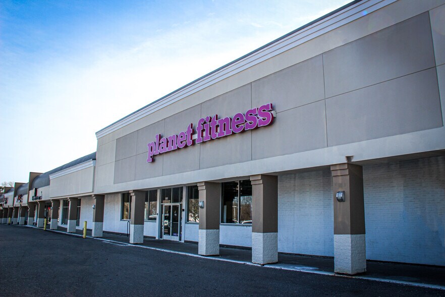 More Photos Of 1101-1249 E Grand River Ave, Howell Freestanding For Sale