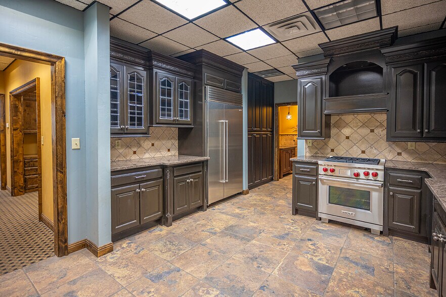 More Photos Of 5845 49th St, Lubbock Warehouse For Lease