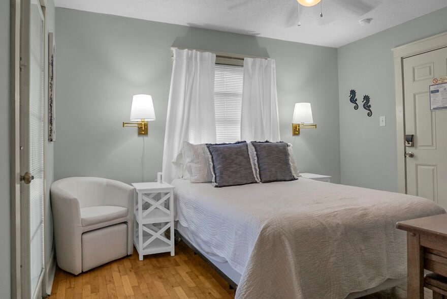 More Photos Of 205 Harper Ave, Carolina Beach Hotel For Sale