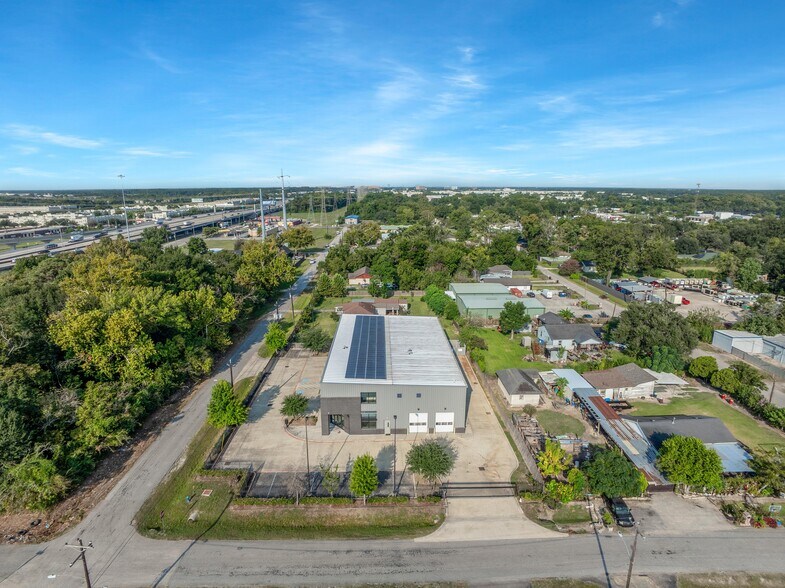 More Photos Of 5939 Albert Dr, Humble Light Distribution For Sale