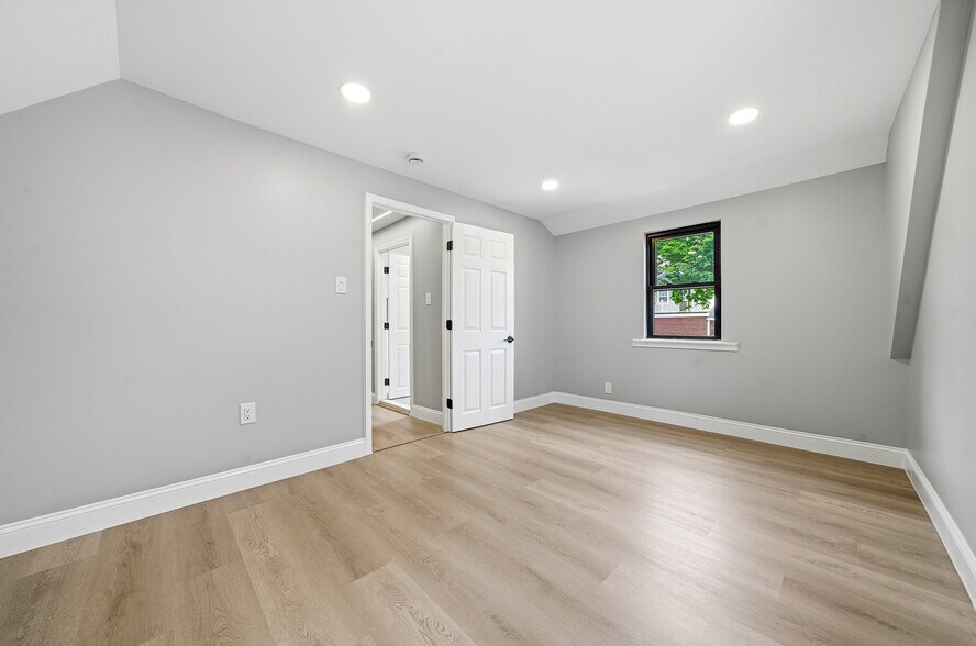 More Photos Of 729 Dekalb Pike, King Of Prussia Office For Lease