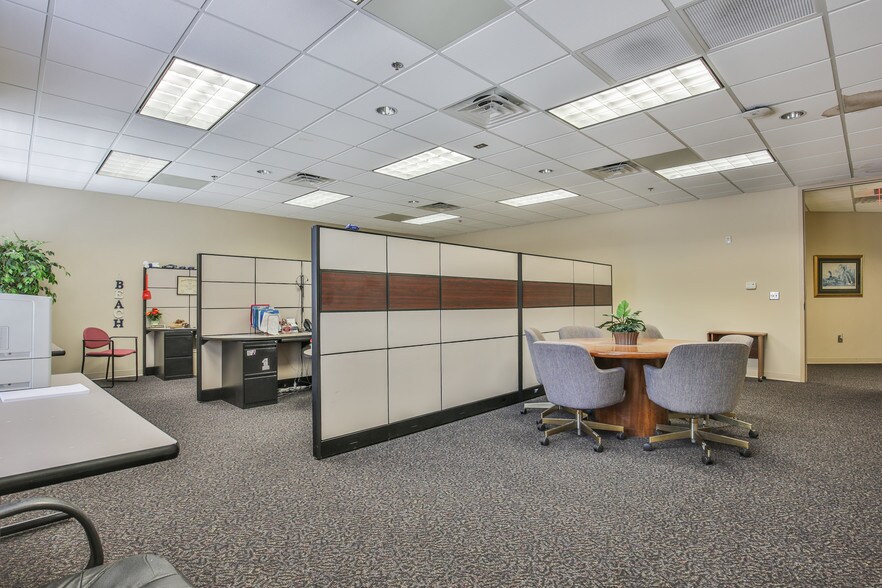 More Photos Of 500 Plantation Park Dr, Loganville Office For Lease
