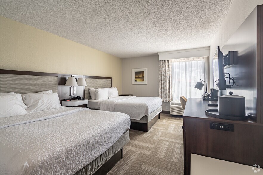 More Photos Of 8620 Airport Blvd, Houston Hotel For Sale