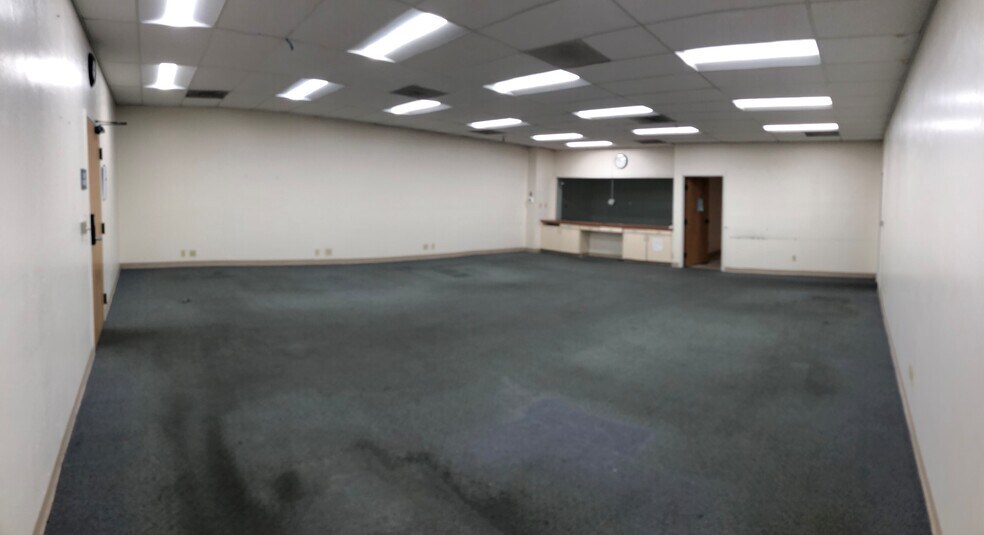 More Photos Of 7717 Edgewater Dr, Oakland Office For Sale
