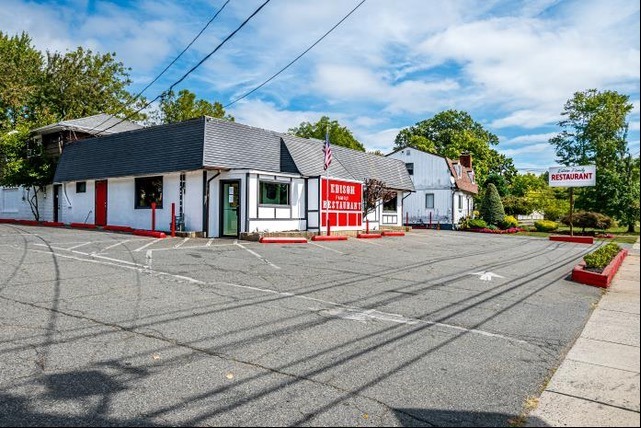 Primary Photo Of 1894 & 1900 Oak Tree Rd, Edison Restaurant For Sale