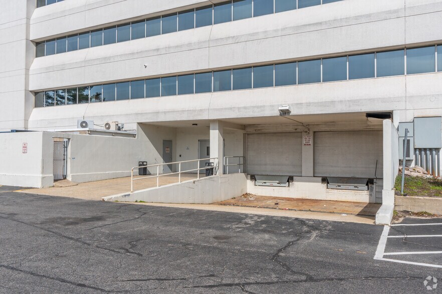 More Photos Of 1600 Stewart Ave, Westbury Medical For Lease