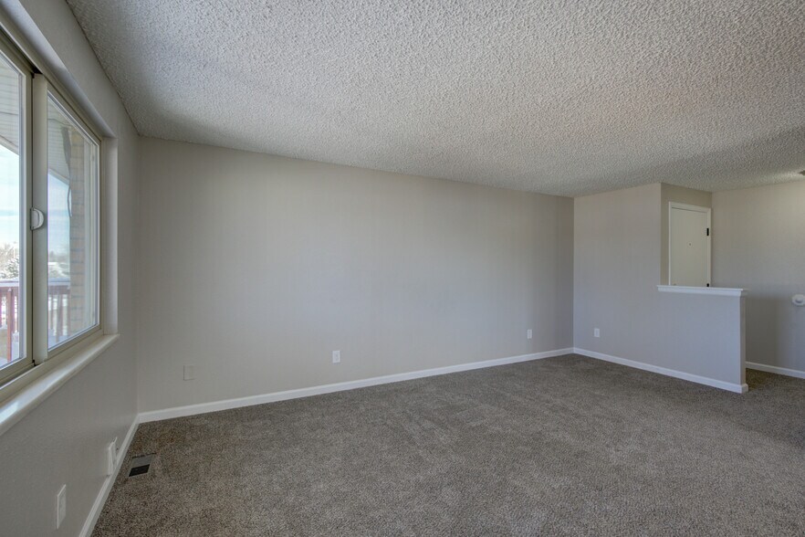 More Photos Of 1331 Merl Pl, Longmont Apartments For Sale