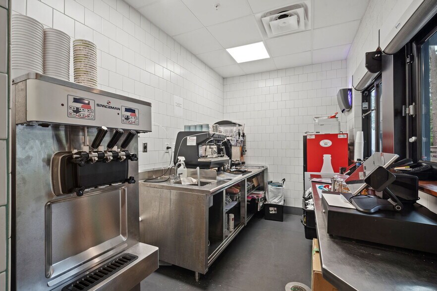 More Photos Of 14 Folly Field Rd, Hilton Head Island Restaurant For Lease