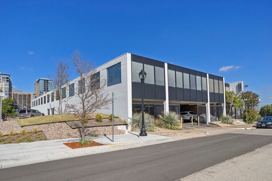 More Photos Of 910 Collier St, Fort Worth Loft Creative Space For Lease