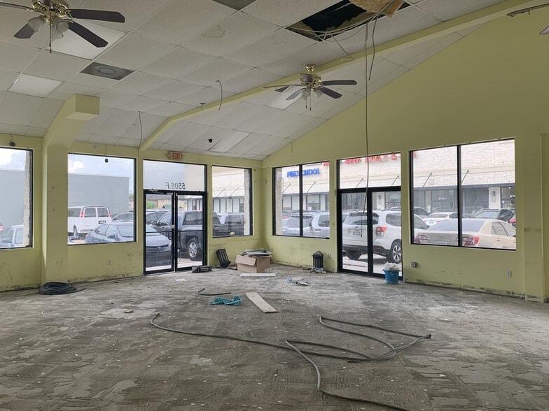 More Photos Of 5506 Bellaire Blvd, Houston Unknown For Lease