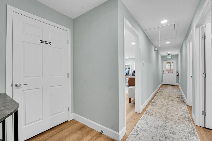 More Photos Of 101 SE Martin Luther King Jr Blvd, Stuart Office For Sale