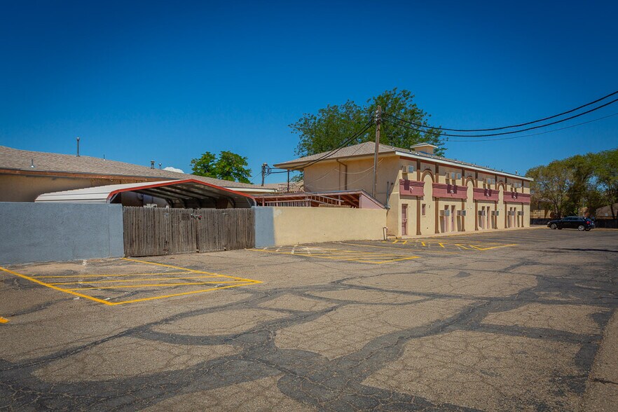 More Photos Of 2803 W 2nd St, Roswell Hotel For Sale