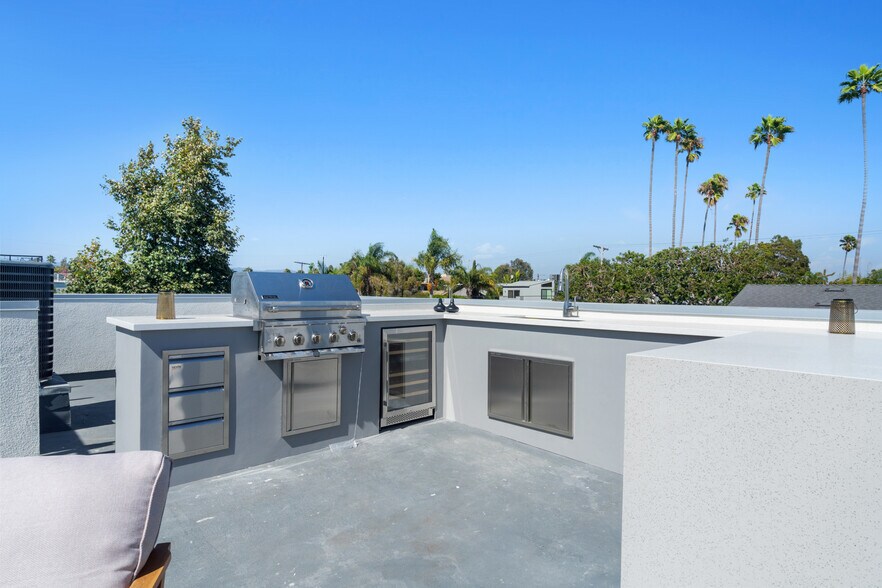 More Photos Of 705 6th Ave, Venice Apartments For Sale
