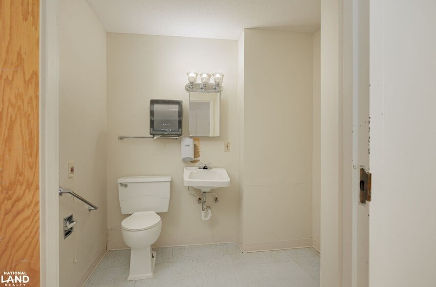 More Photos Of 300 Cedar St, Tarkio Skilled Nursing Facility For Sale
