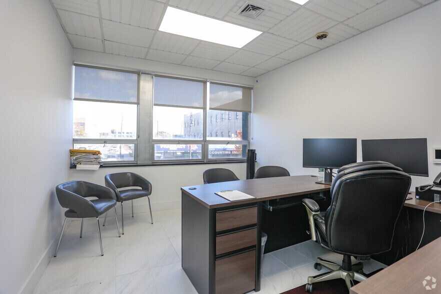 More Photos Of 91 N Franklin St, Hempstead Office For Sale