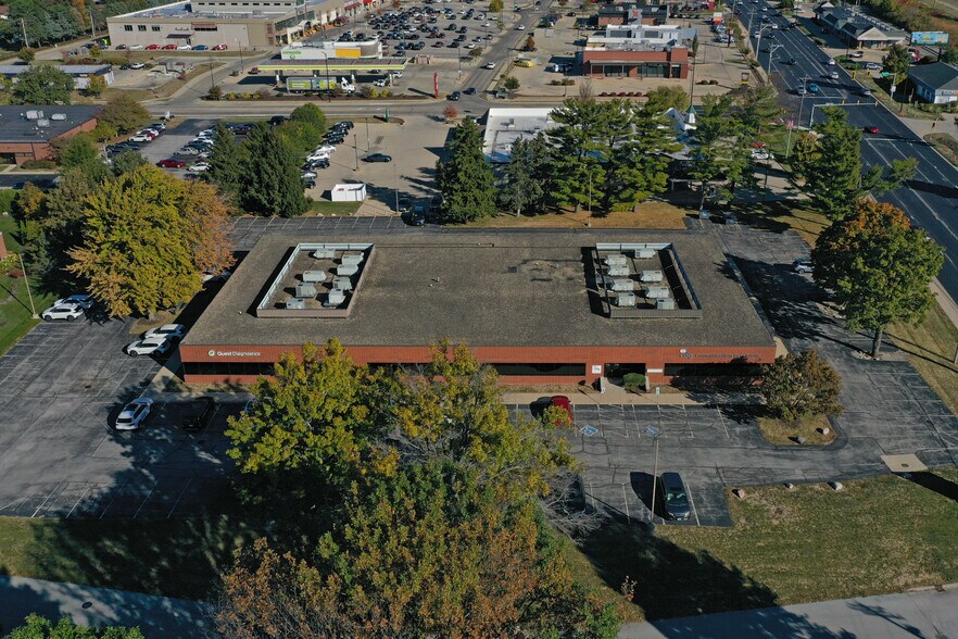 More Photos Of 2107 S Neil St, Champaign Office For Sale