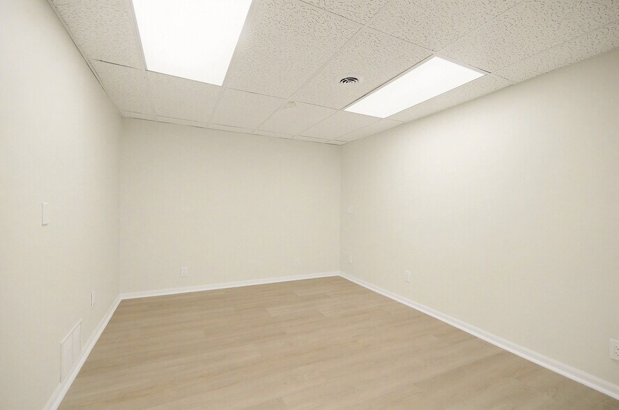 More Photos Of 28410 Harper Ave, Saint Clair Shores General Retail For Lease