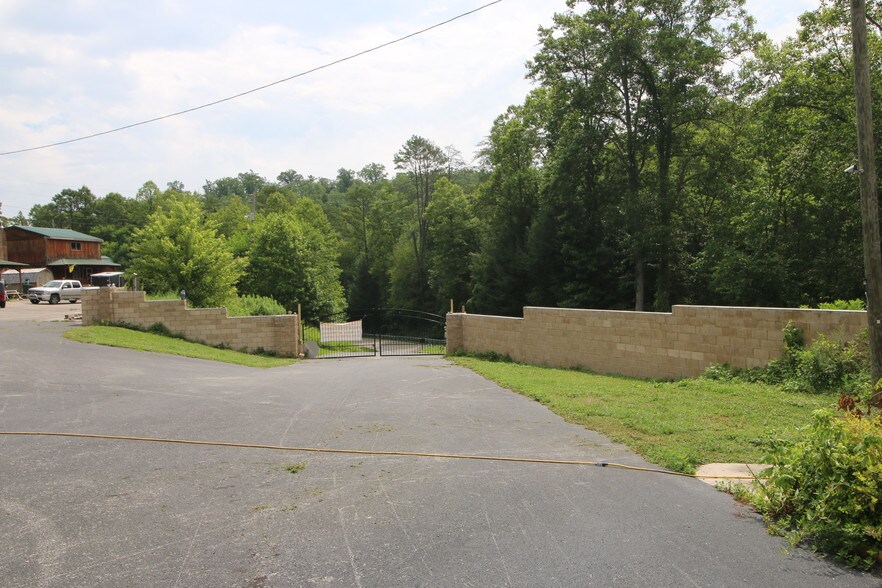 More Photos Of 11251 Highway 90, Parkers Lake Hotel For Sale