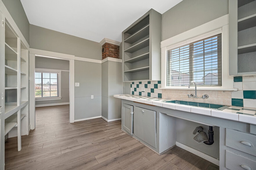 More Photos Of 19435 East St, Woodland Specialty For Sale