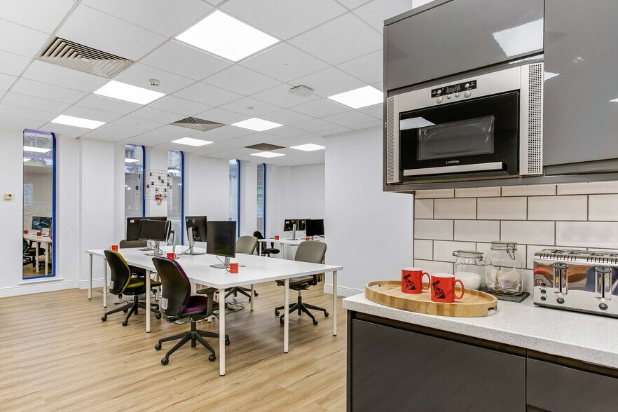 More Photos Of 72 Paris St, Exeter Office For Lease