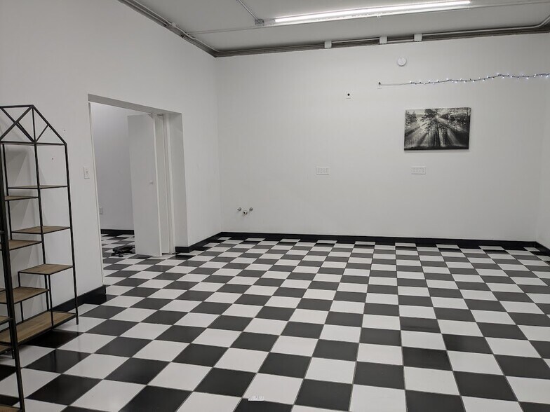 More Photos Of 717 Walnut St, Columbus Storefront Retail Office For Sale