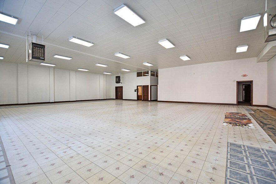 More Photos Of 1100 E South Grand Ave, Springfield Office For Sale