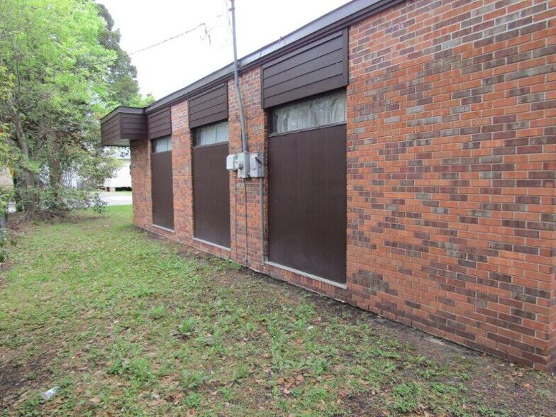 More Photos Of 301 Julia St, New Iberia Office For Lease