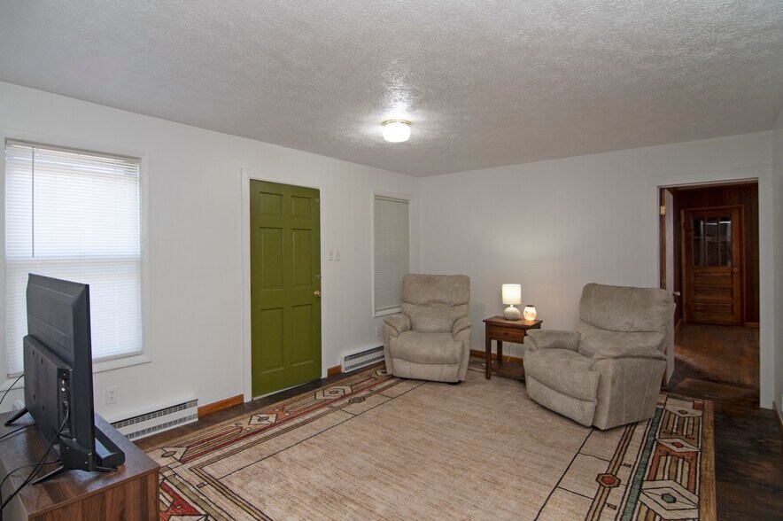 More Photos Of 439 Main Street, Rainelle Storefront Retail Residential For Sale