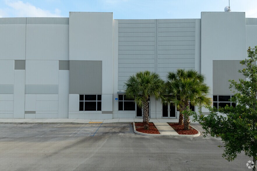 More Photos Of 15002 NW 107th Ave, Hialeah Gardens Distribution For Lease