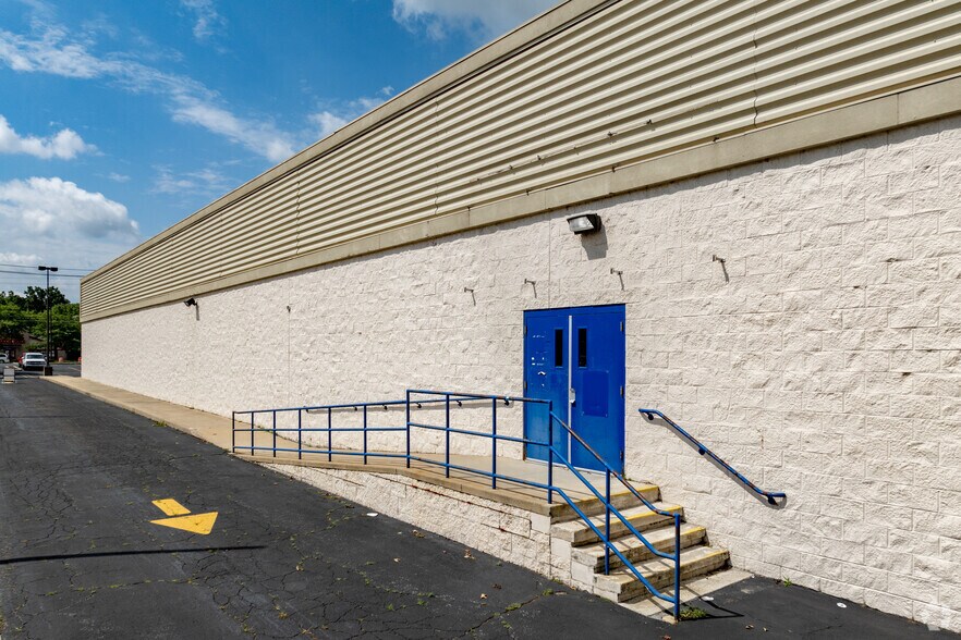 More Photos Of 33459 Vine St, Eastlake Freestanding For Lease