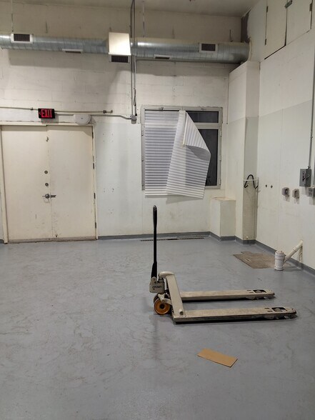More Photos Of 1411 E Elizabeth Ave, Linden Warehouse For Sale