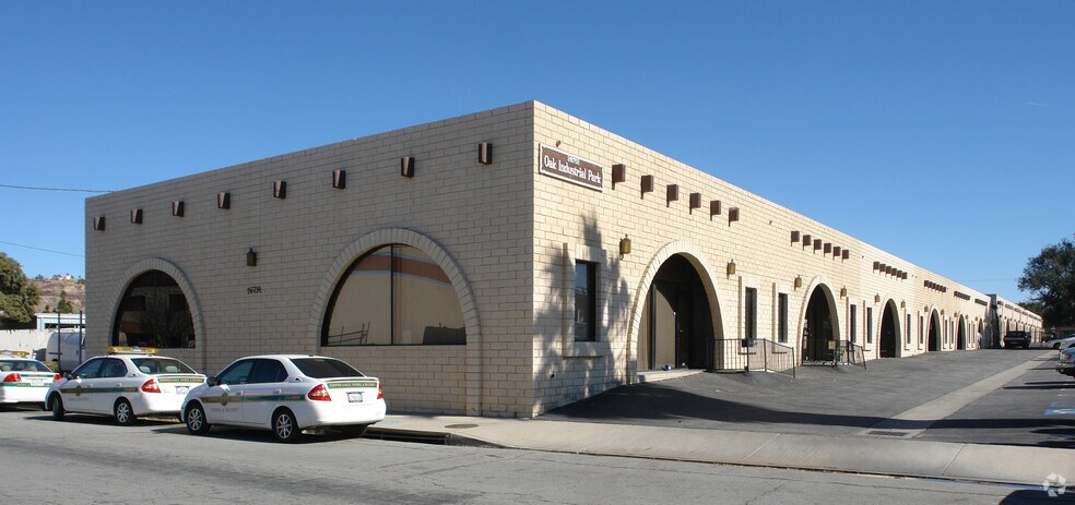 More Photos Of 26752 Oak Ave, Santa Clarita Warehouse For Lease