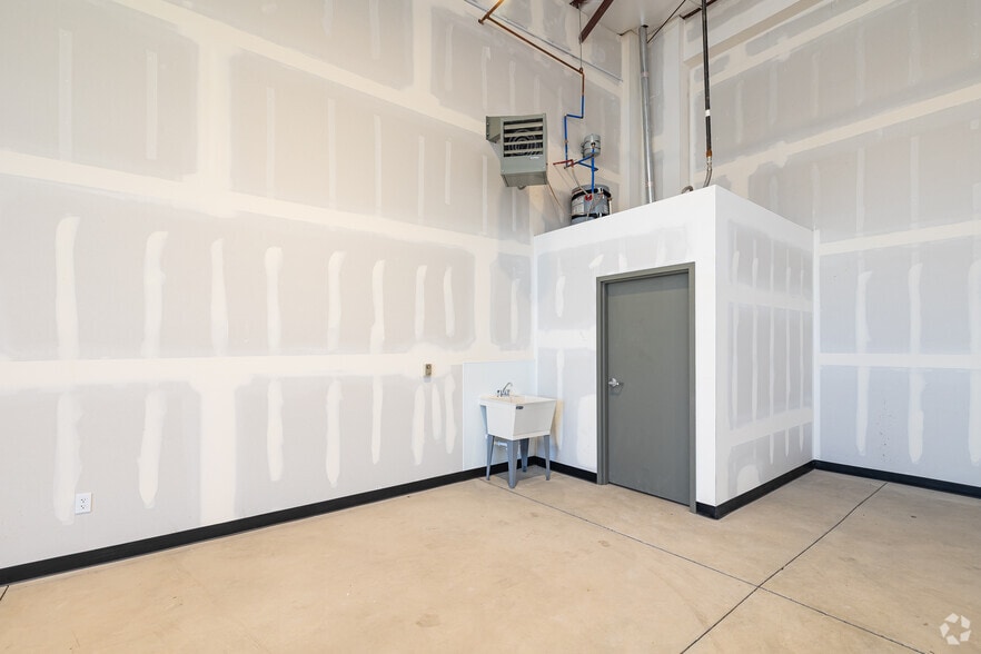 More Photos Of 3747 W Parkway Blvd, West Valley City Warehouse For Lease