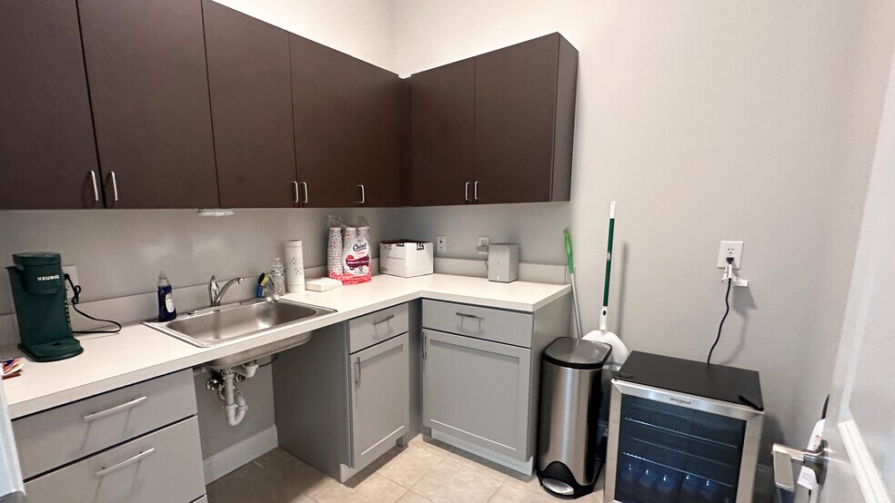 More Photos Of 120 Eldridge Rd, Sugar Land Medical For Sale