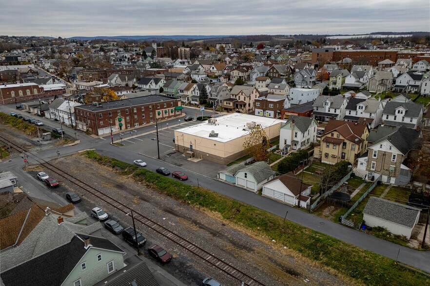 More Photos Of 1620 Main St, Northampton Drugstore For Lease