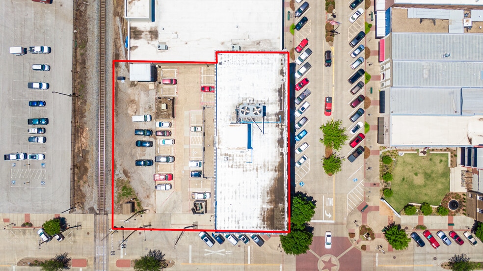 More Photos Of 140 E Tyler St, Longview Office For Lease