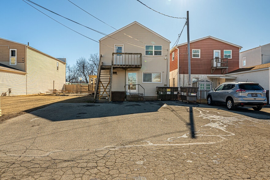 More Photos Of 127 W Main St, Belleville Restaurant For Sale