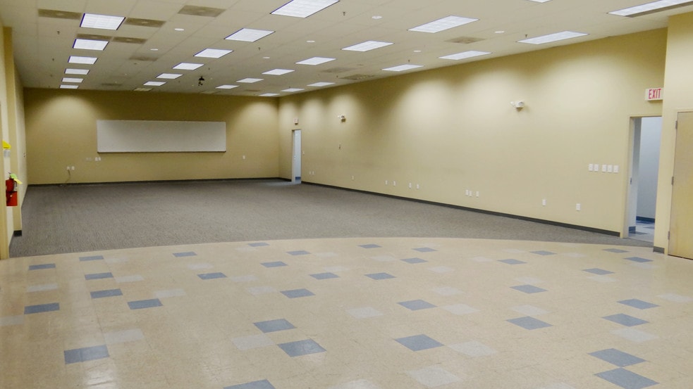 More Photos Of 8610 Air Park West Dr, Charlotte Warehouse For Lease