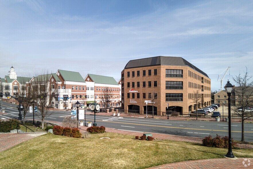 More Photos Of 3975 University Dr, Fairfax Office Residential For Lease